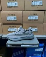 Yeezy shoes - Image 3
